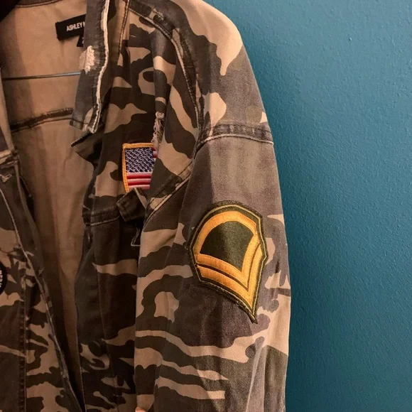 Ashley Mason camouflage patchwork coat. - Picture 3 of 6